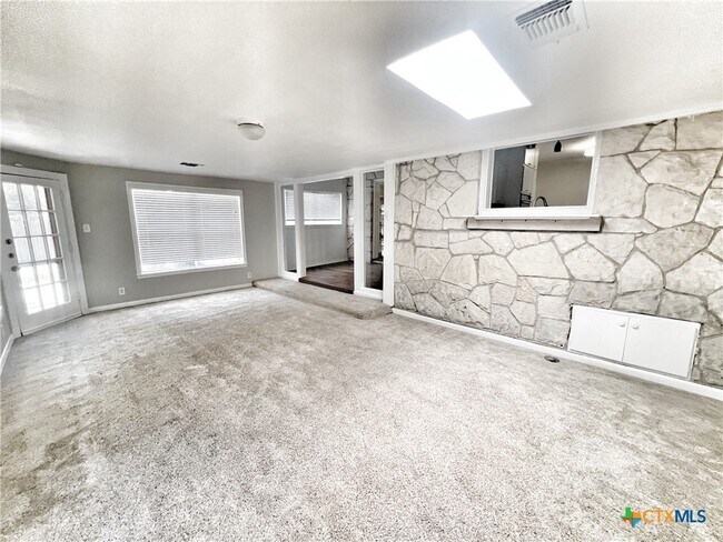 Building Photo - 127 Paloma Dr