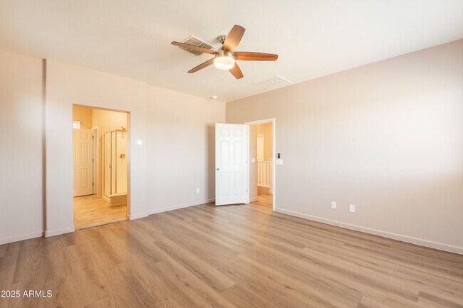 Building Photo - 5220 S 16th Pl
