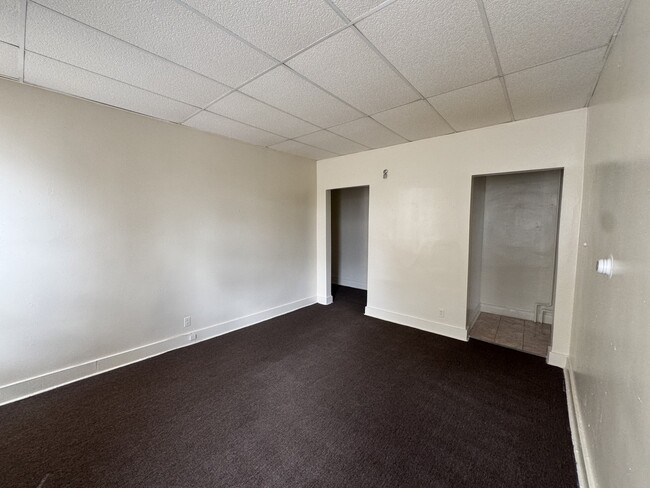 Building Photo - 6527 S Kimbark Ave