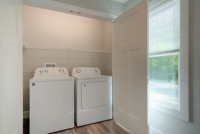 Building Photo - Private Bedroom in a Shared Two-Bedroom In Uptown Village