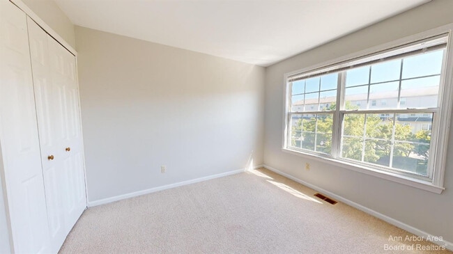 Building Photo - 2813 Barclay Wy