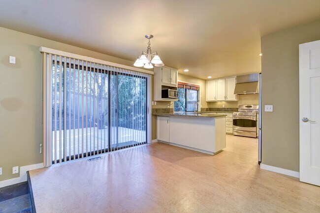 Building Photo - 5180 Highland Dr