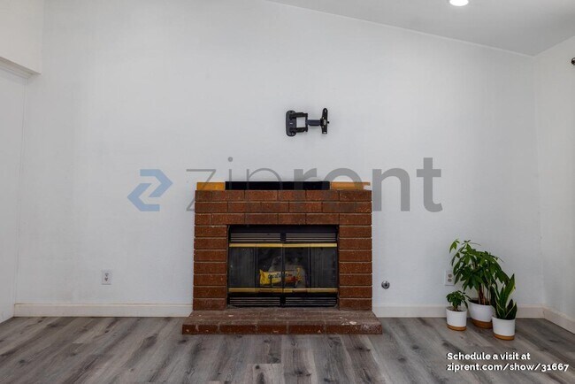Building Photo - 1398 W Norwood St