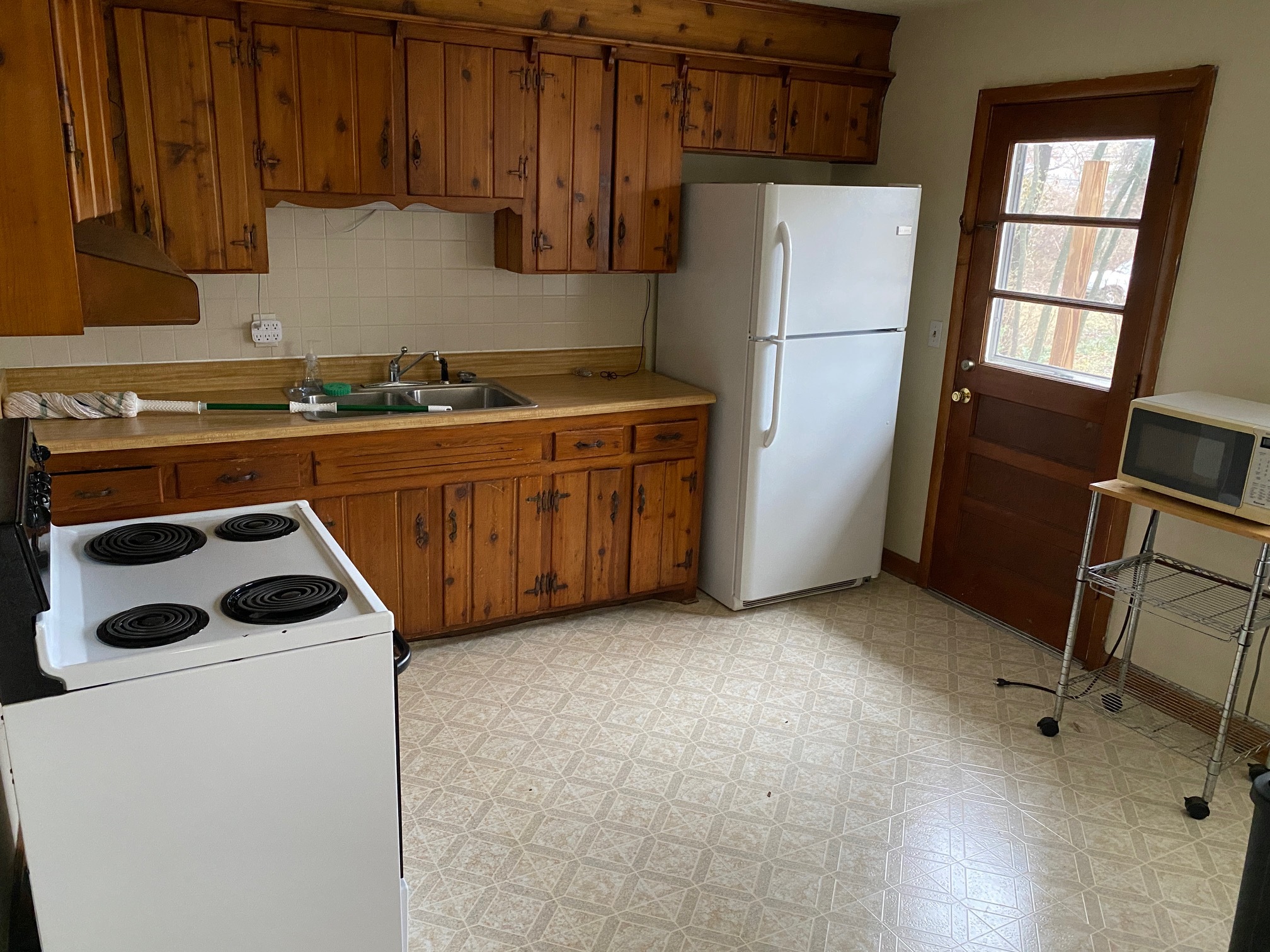 Kitchen - 3608A Caldwell Ct