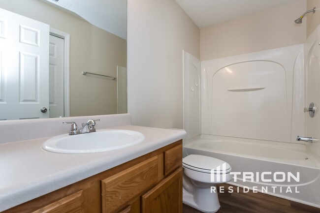 Building Photo - 221 Rosemont Ct