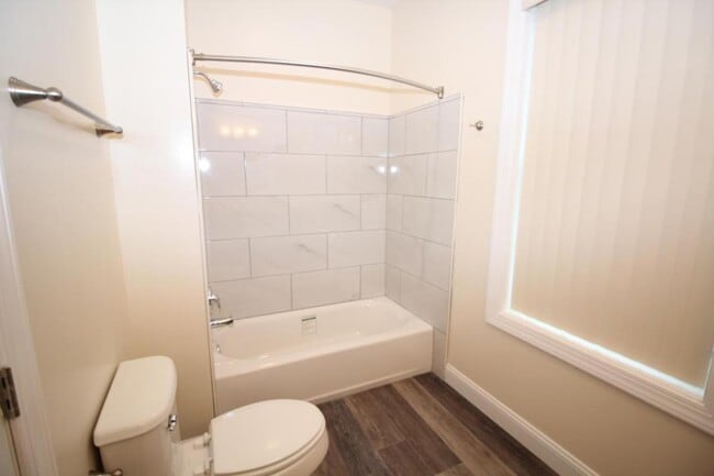 Building Photo - 1665 Kenton Rd