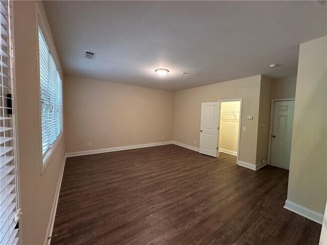 Building Photo - 2417 Tenor Ln