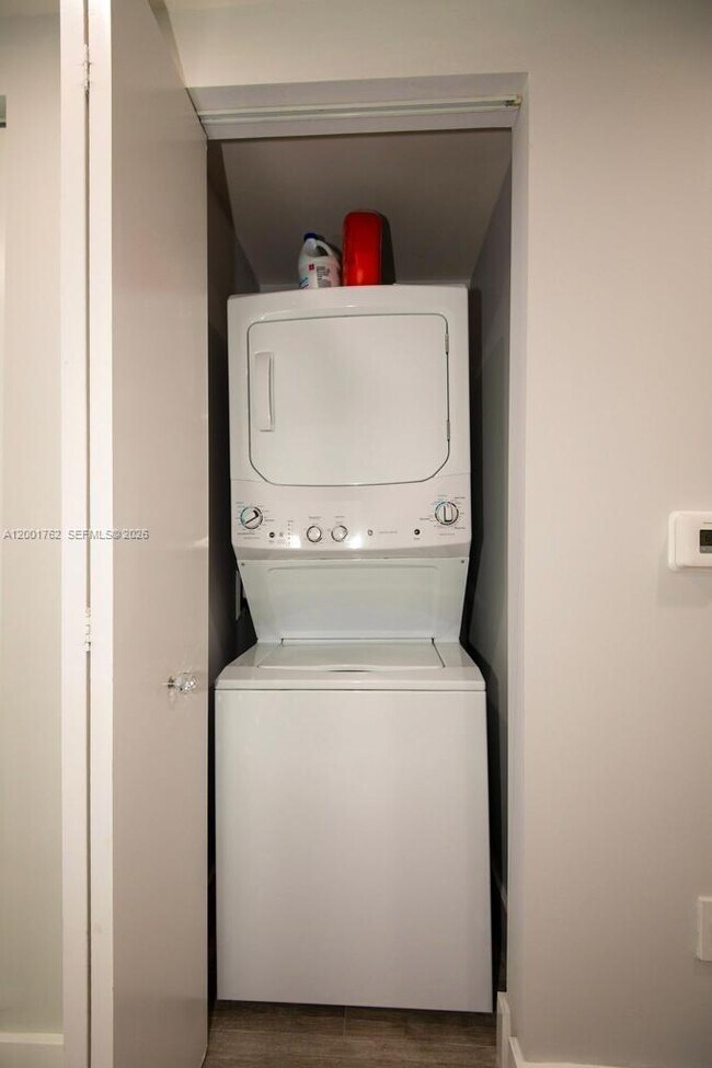 Building Photo - 1300 S Miami Ave