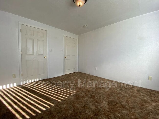 Building Photo - 1612 Sand Ct