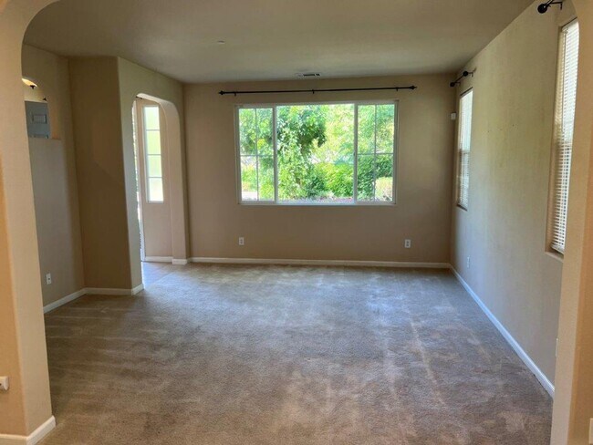 Building Photo - Modern 3 Bedroom 2 Bath 2 Story Vacaville Pets OK *Star Rentals