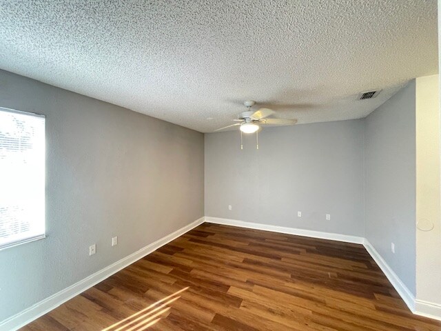 Building Photo - 8832 Coral Palms Ct