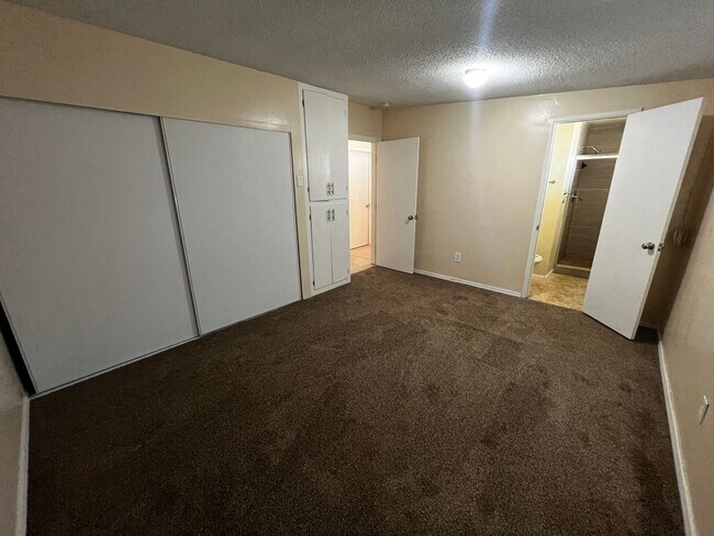 Building Photo - Updated 3-Bed Home Near Base & Joshua Tree...