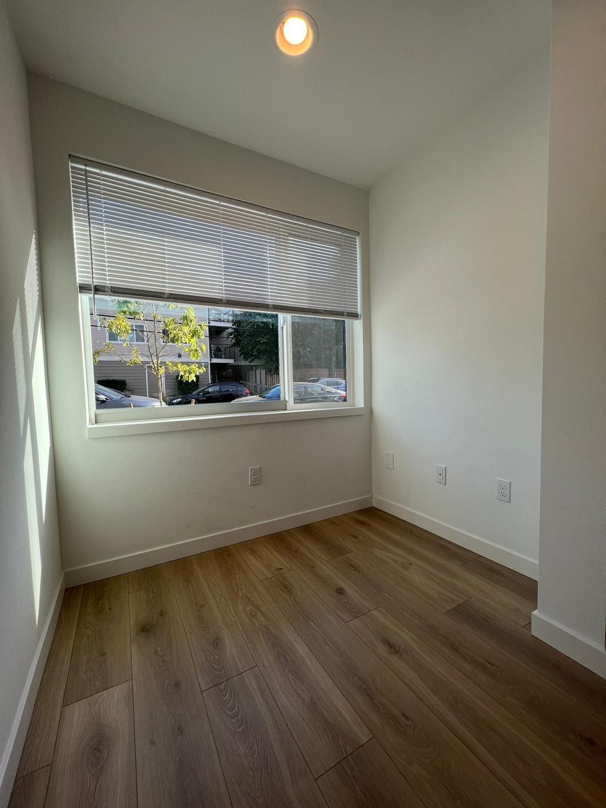 Den - 1424 NW 92nd St