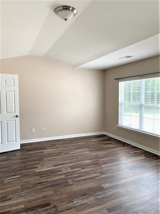 Building Photo - Beautiful town home in Summerville