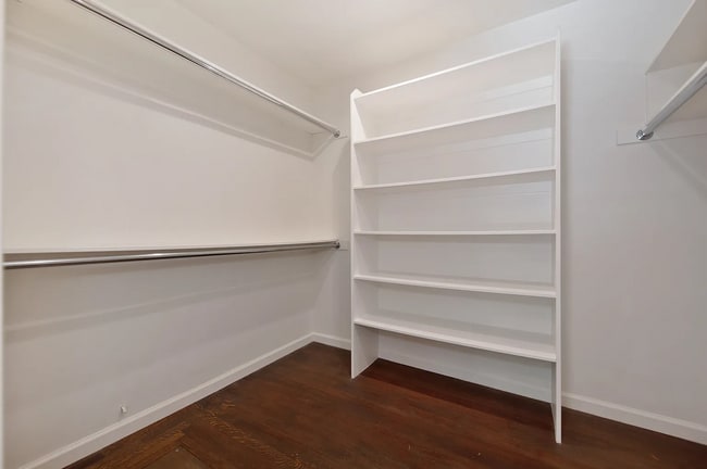 Building Photo - Renovated Duplex unit in the heart of Elmh...
