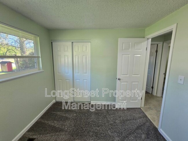 Building Photo - 3230 NE Canterbury Cir