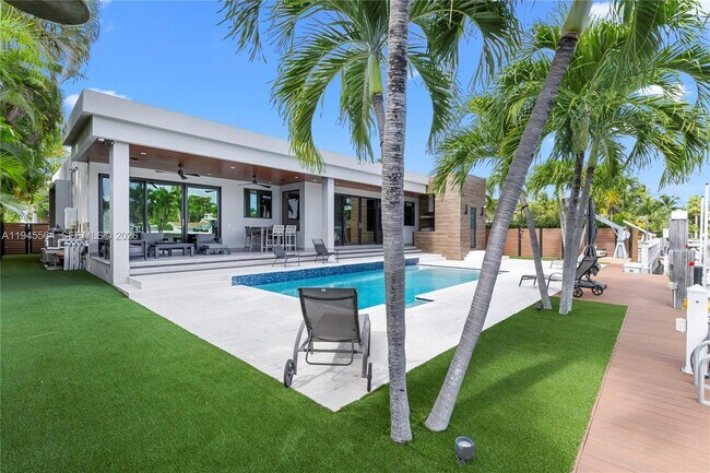 Building Photo - 12911 Oleander Rd