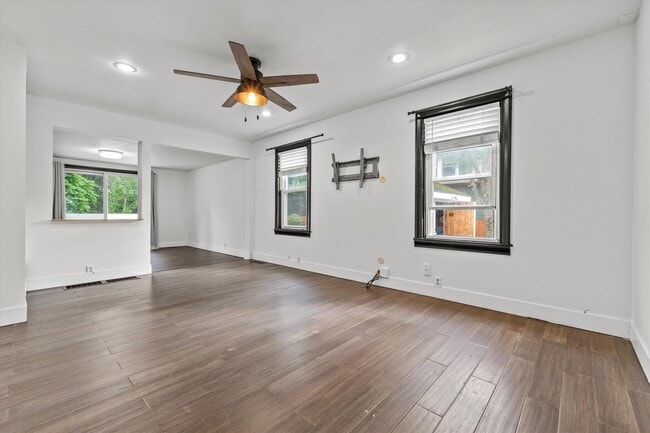 Building Photo - 16 Chautauqua Ave