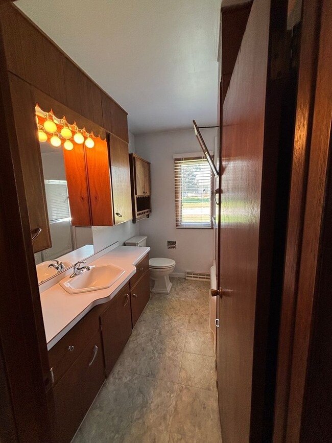 Building Photo - 2541-2543 Edgemont