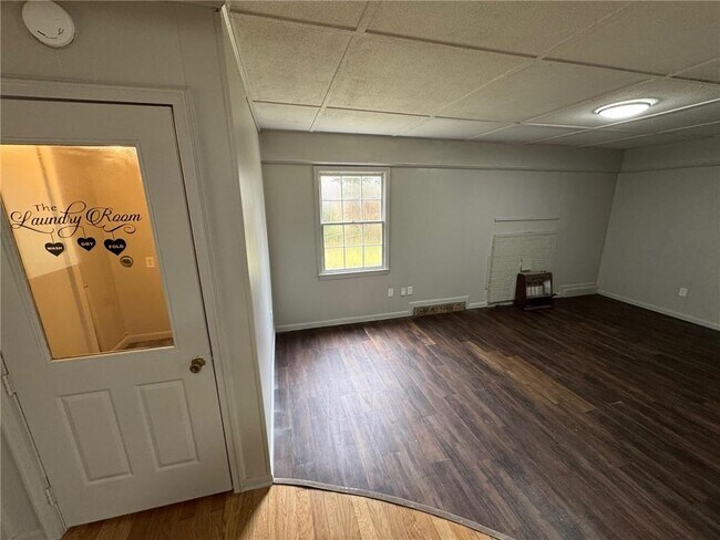 Building Photo - 4734 Clarendon Dr