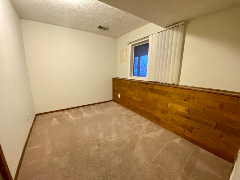 Bedroom 3 in the lower level - 16199 Flagstaff Ct S