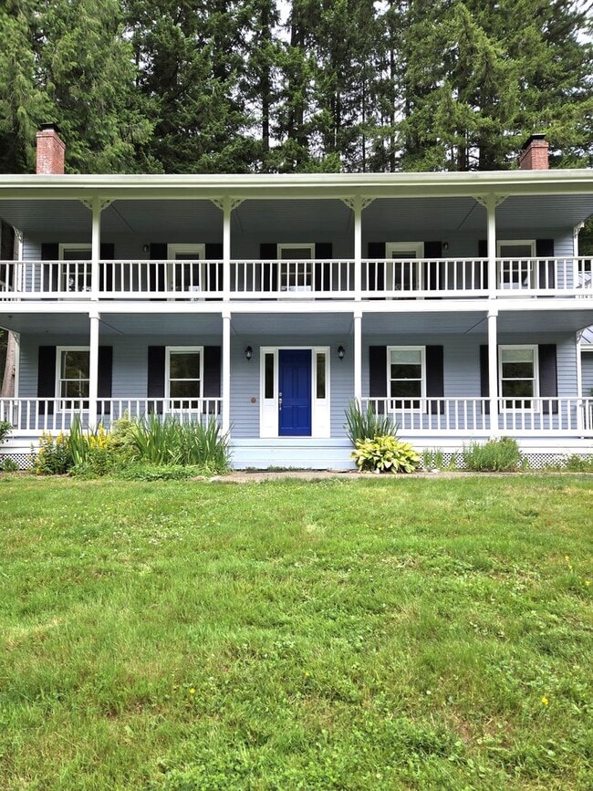 Building Photo - Exceptional Property! Walking Trails, Pond...
