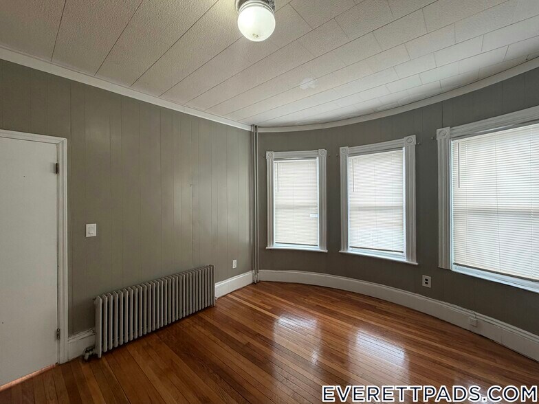 Building Photo - 44 School St