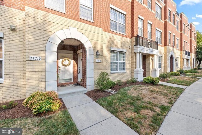 Building Photo - 22717 Settlers Trail Terrace