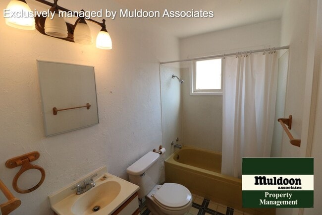 Building Photo - Adorable Home - Pet Friendly!