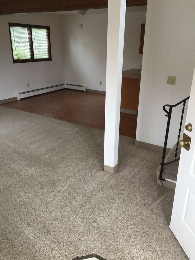 Building Photo - South Anchorage Beautiful 3 bed townhouse ...