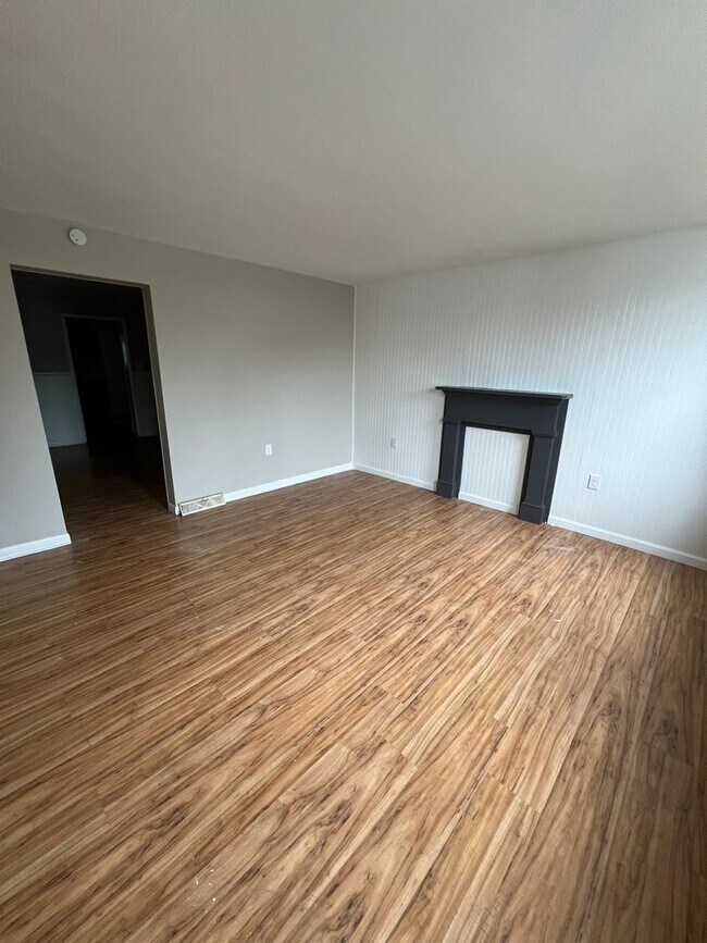 Building Photo - COMING SOON! -3 bedroom 1.5 townhouse in Carlisle PA!