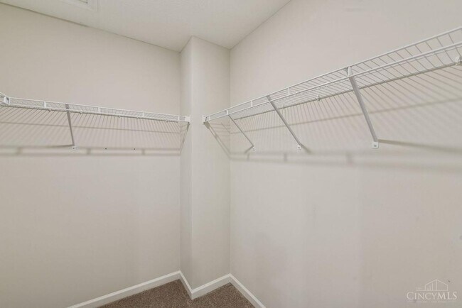 Building Photo - 5001 Lakeview Dr