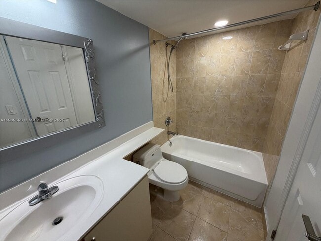 Building Photo - 10393 N Kendall Dr