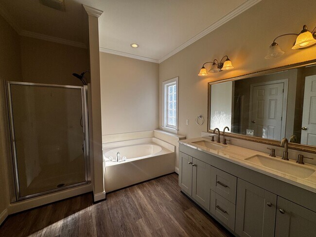 Building Photo - 181 New Hampshire Ct