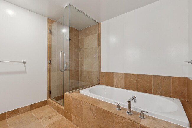 Building Photo - 301 Mission St