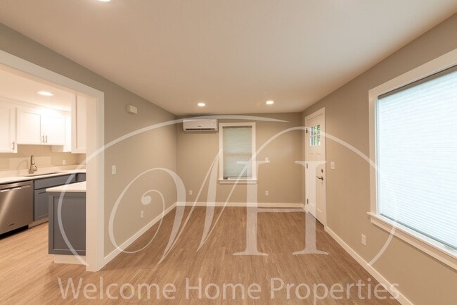 Building Photo - Newly Remodeled 1 bedroom Cottage with Bon...