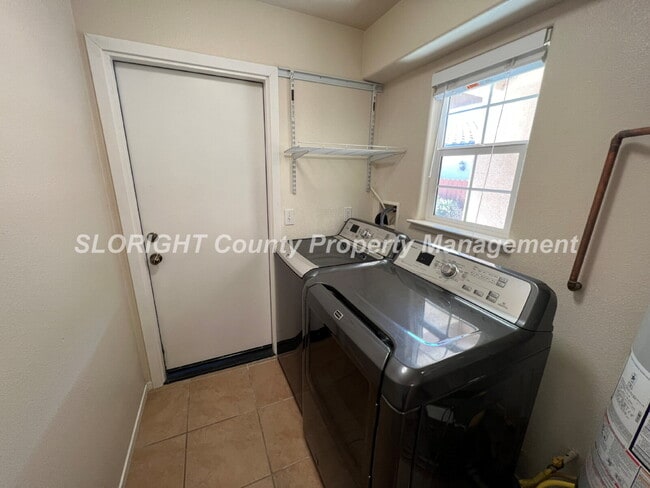 Building Photo - AVAILABLE MAY - 3 Bedroom / 2 Bathroom Home in Templeton