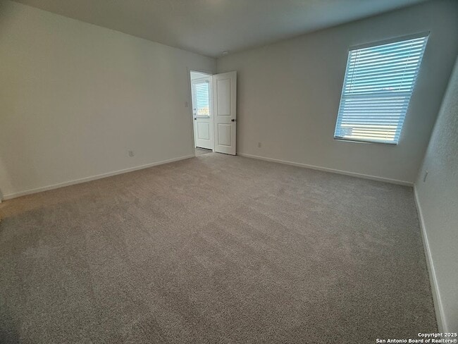 Building Photo - 252 Ottawa Wy