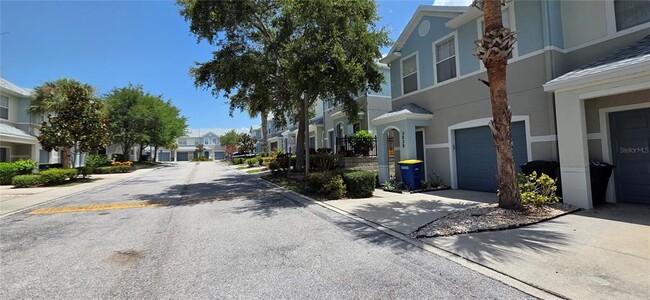 Building Photo - 2027 Strathmill Dr