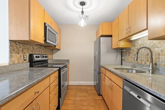 Building Photo - 15 Bower Rd