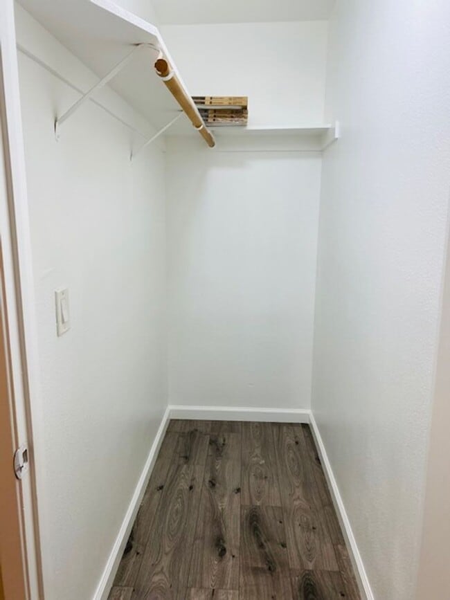 Building Photo - $2,300 Peach & Kings Canyon, 3 Bedroom - S...