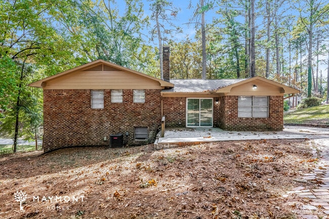 Building Photo - Beautiful Home in a Serene Setting