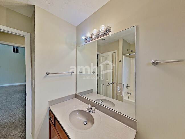 Building Photo - 141 Bridgemill Dr