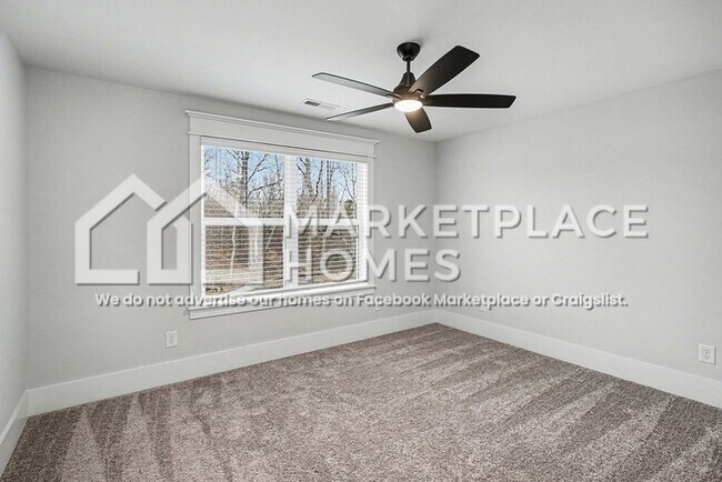 Building Photo - 556 Kingwood Ln