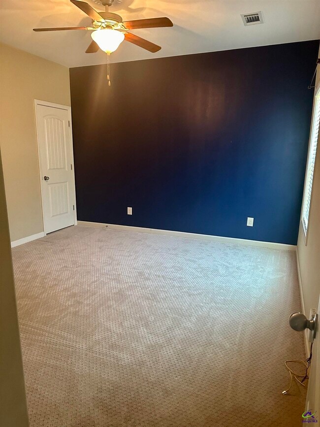 Building Photo - 121 Hawks Tail Dr