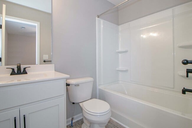 Building Photo - 1115-E2 Hillwood Drive