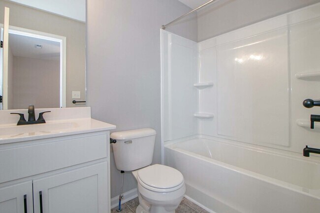 Building Photo - 1115 Hillwood Dr