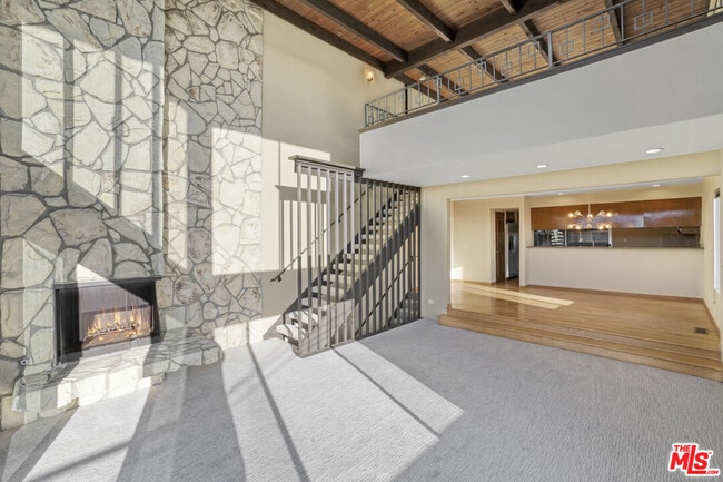 Building Photo - 364 Pershing Dr