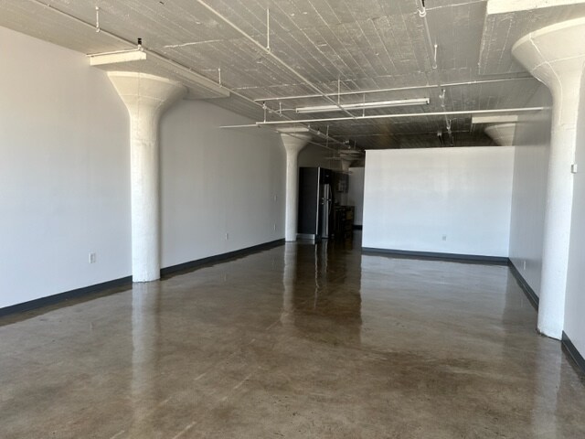 Building Photo - 1308 Factory Pl