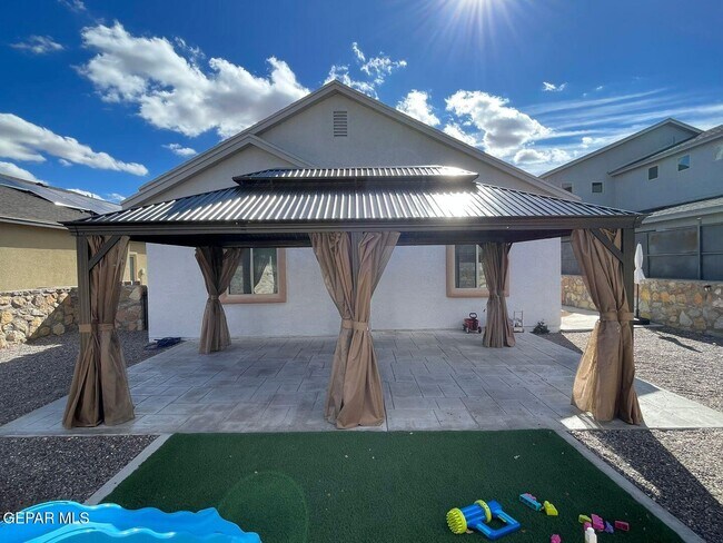 Building Photo - 14849 Tierra Escape Ave